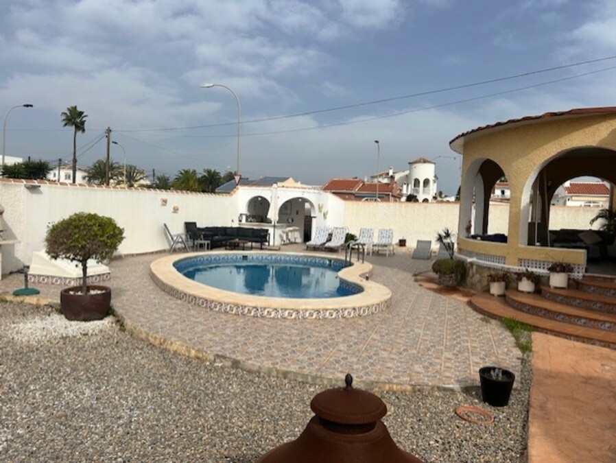 351: Villa for sale in  - San Luis